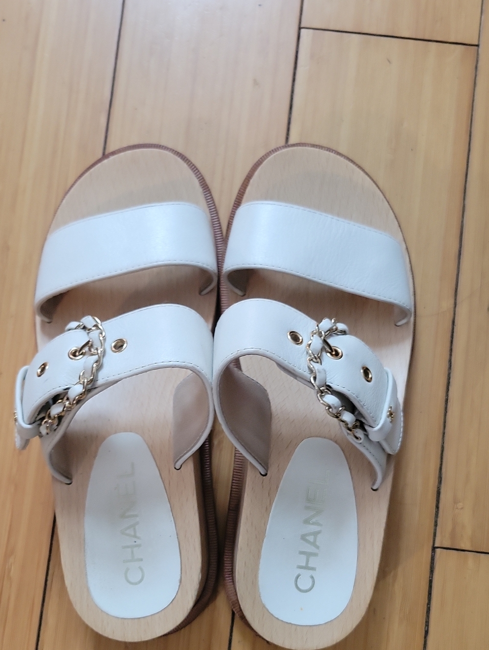 Chanel White Leather Chain-Detail Slide Sandals